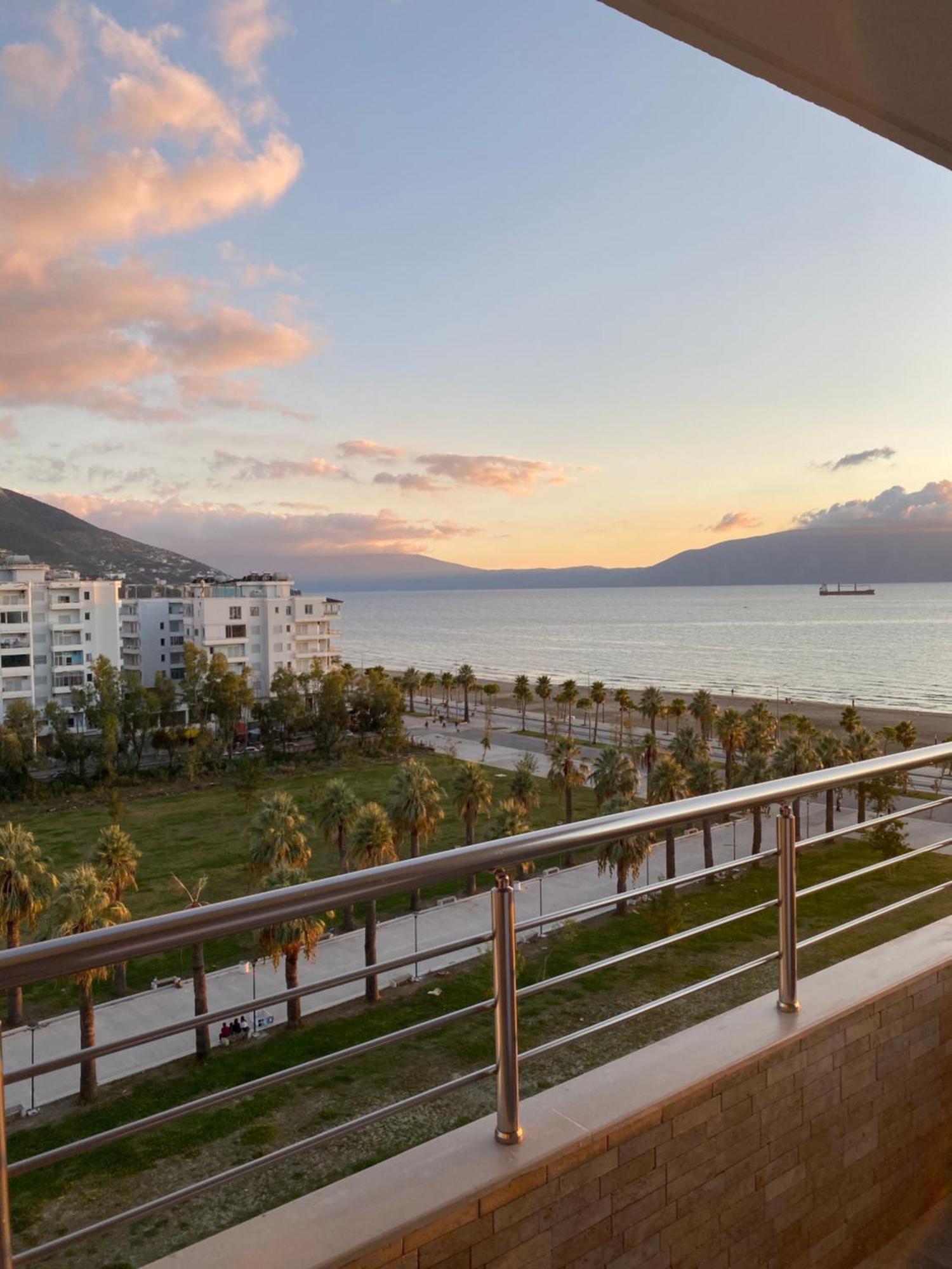 Sea Side Apartment Vlorë Екстериор снимка
