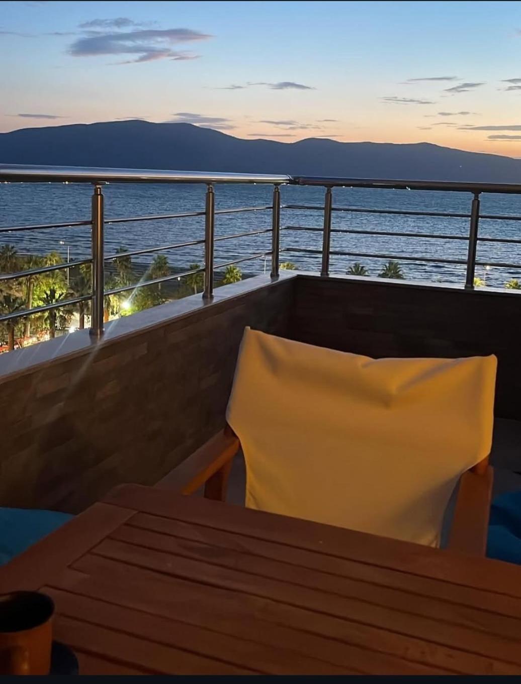 Sea Side Apartment Vlorë Екстериор снимка
