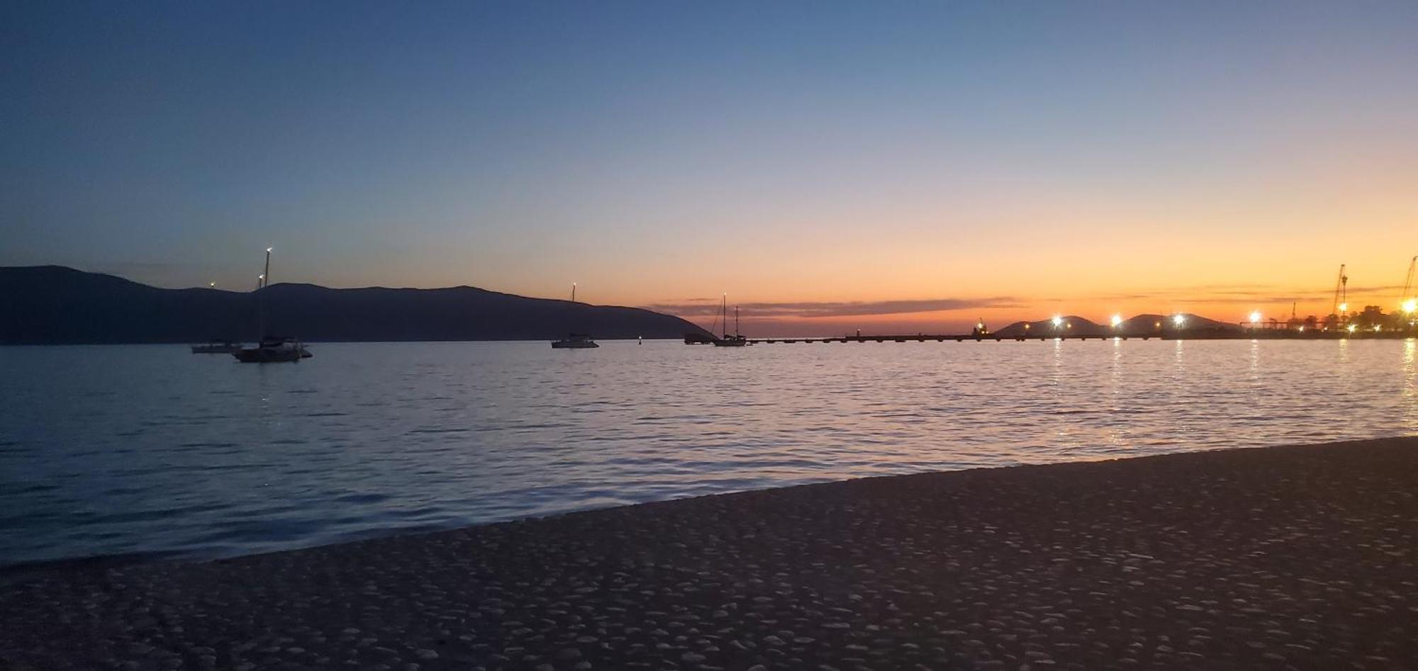 Sea Side Apartment Vlorë Екстериор снимка
